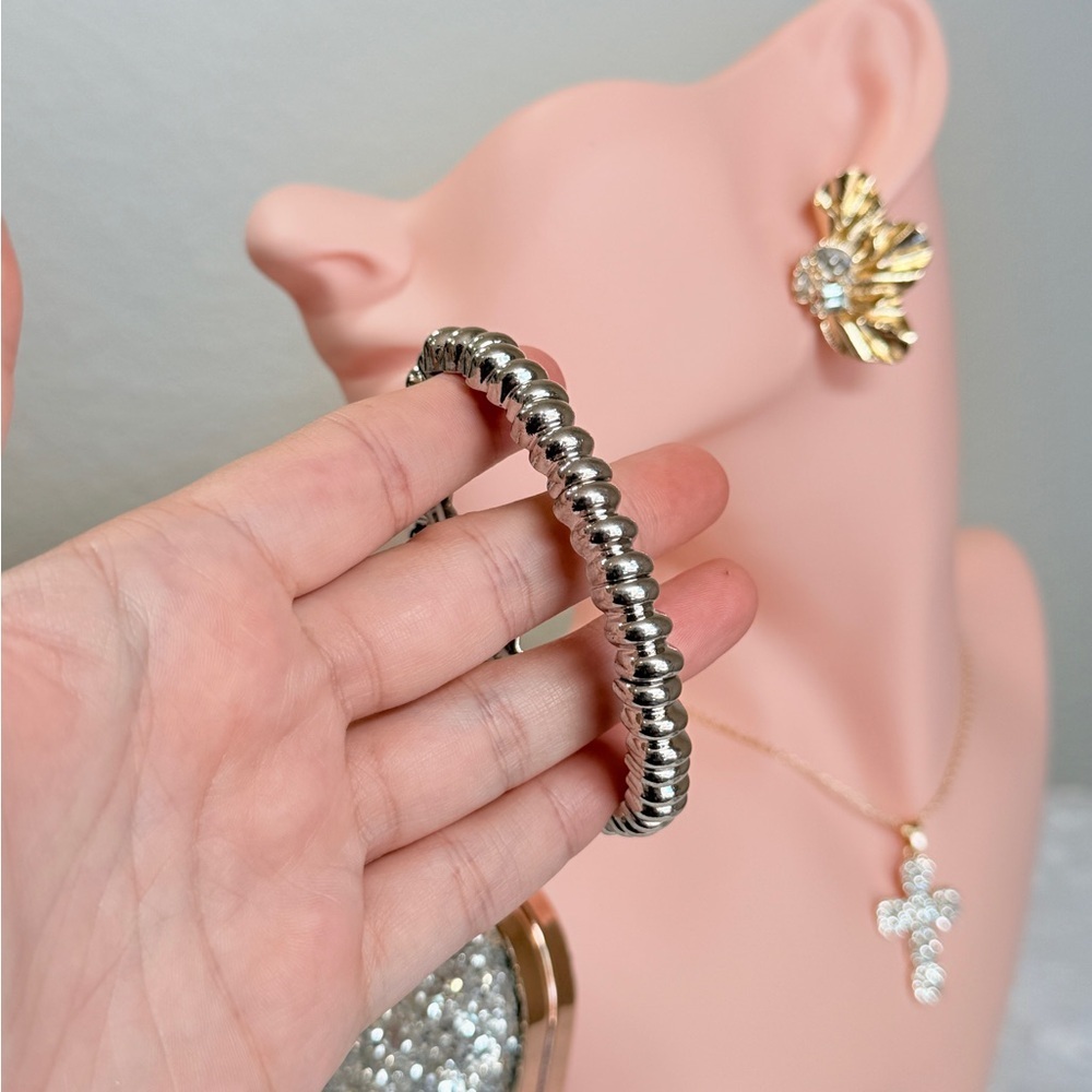 ⚜️ Trendy Silver Stretch Bracelet
